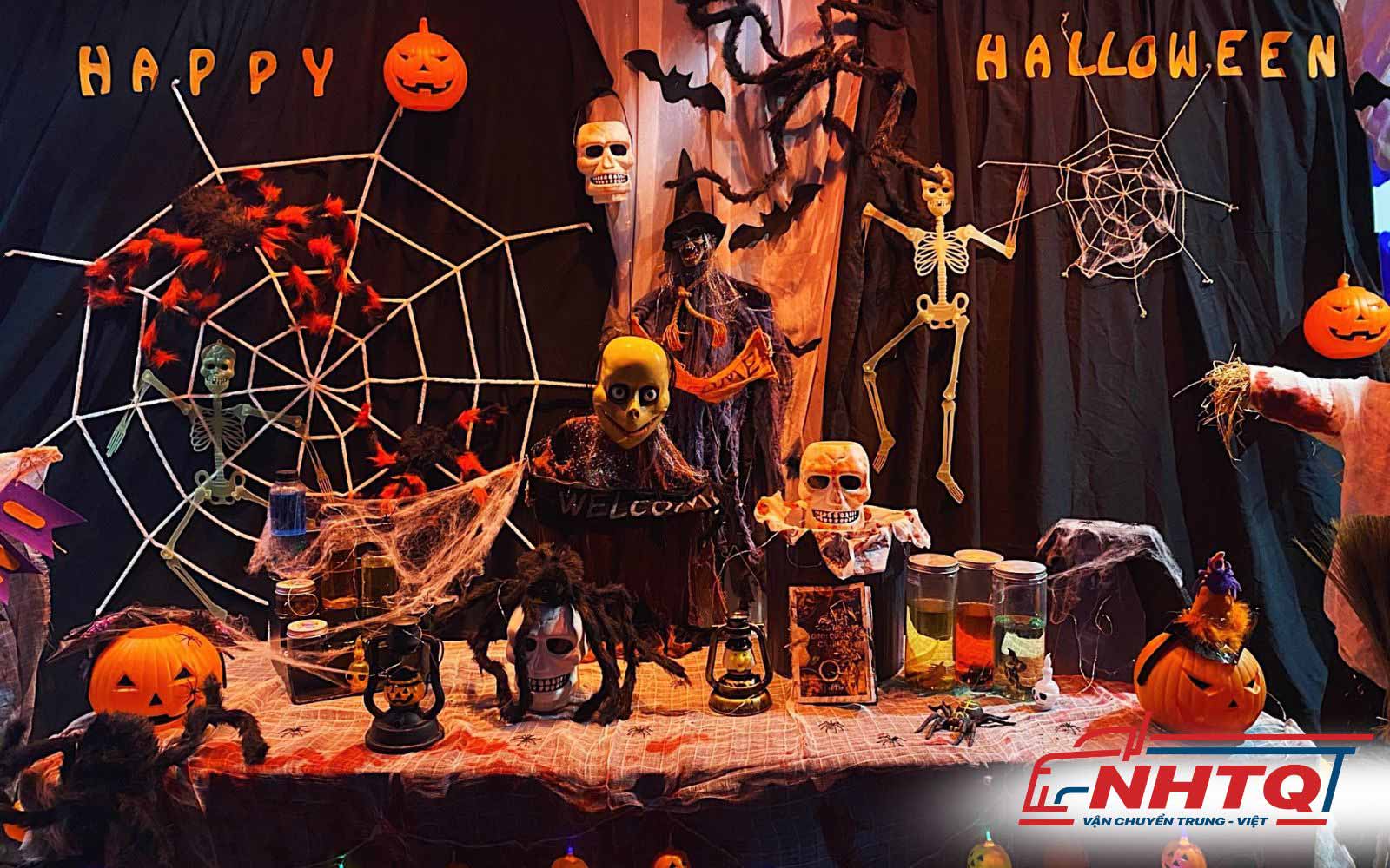 Nhập sỉ đồ Halloween tại chợ đầu mối hoặc các cửa hàng đồ lưu niệm trong nước