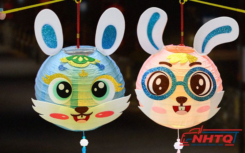 Lồng đèn kết hợp nhân vật hoạt hình