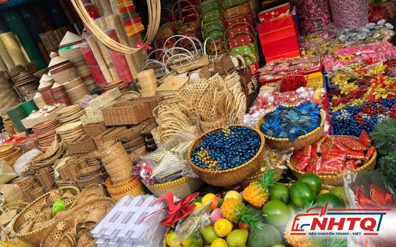 Nhập sỉ phụ kiện trang trí giỏ quà Tết giá rẻ tại chợ đầu mối trong nước